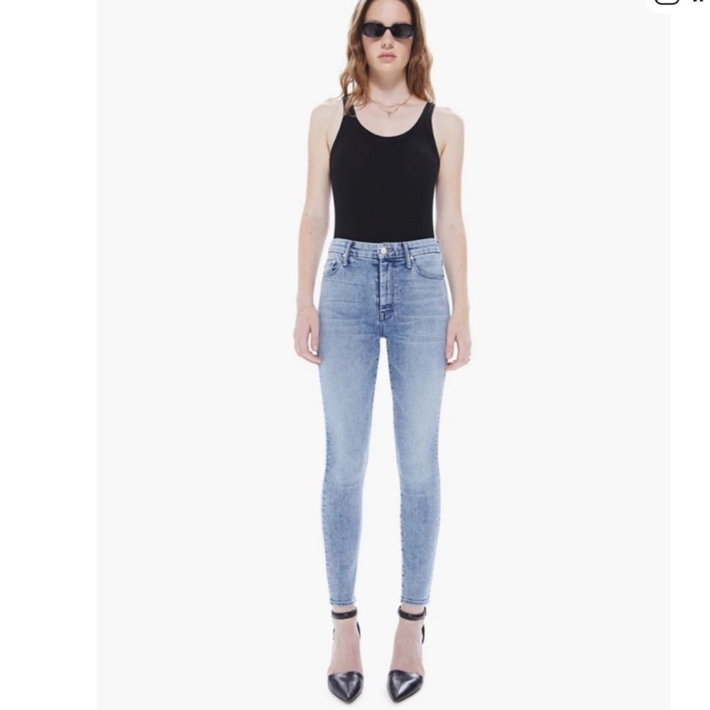 MOTHER Looker Ankle Jeans in twice shy